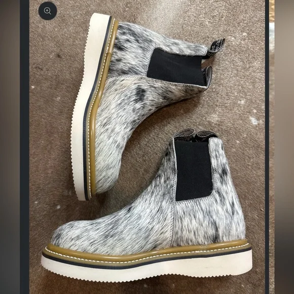 Womens Cowhide Boot - Picture 2 of 2